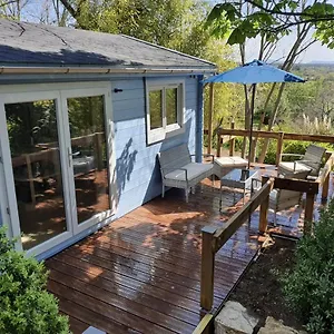https://adorable-chalet-avec-jacuzzi-privatif.fr-provencehotel.com